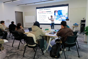 كيف تقوم Yitailock بإعداد فريقها لتحقيق مبيعات أكثر ذكاءً وحضور أقوى في السوق؟